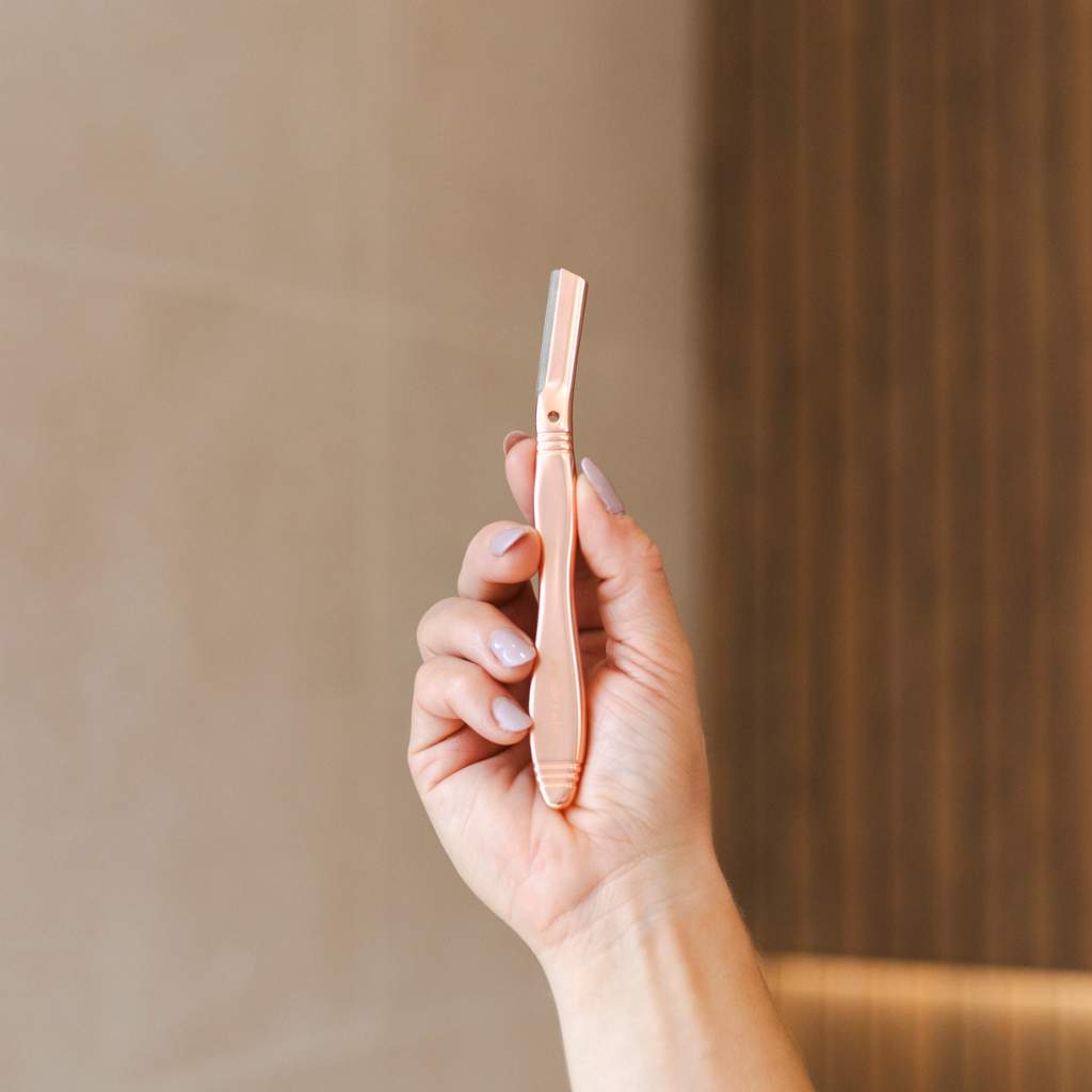 dermaplaning razor tool