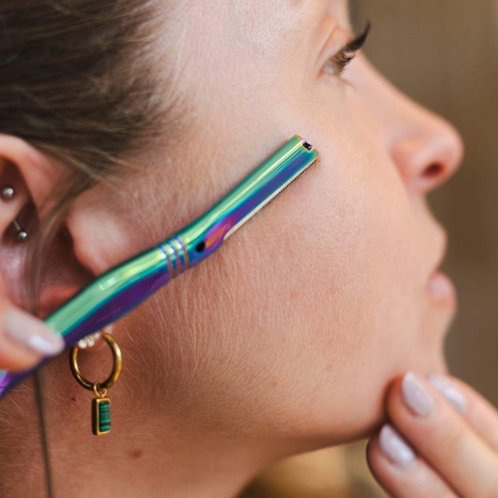 eyebrow shaping razor